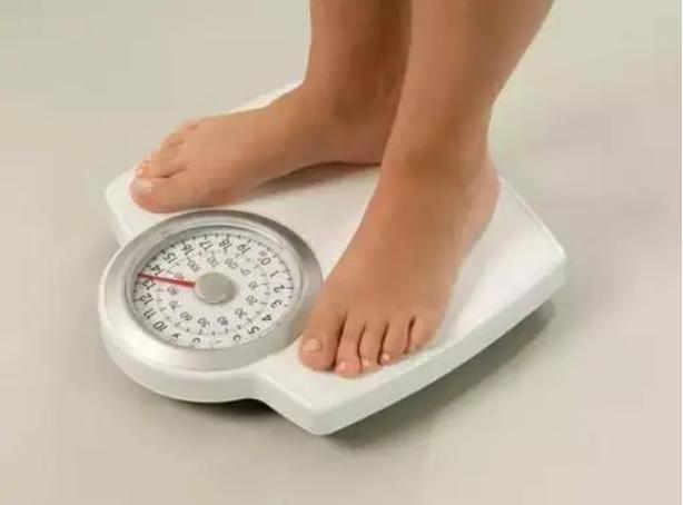 疾病 女性过了50岁，体重多少是最合适的？对照一下，或许你不算胖！