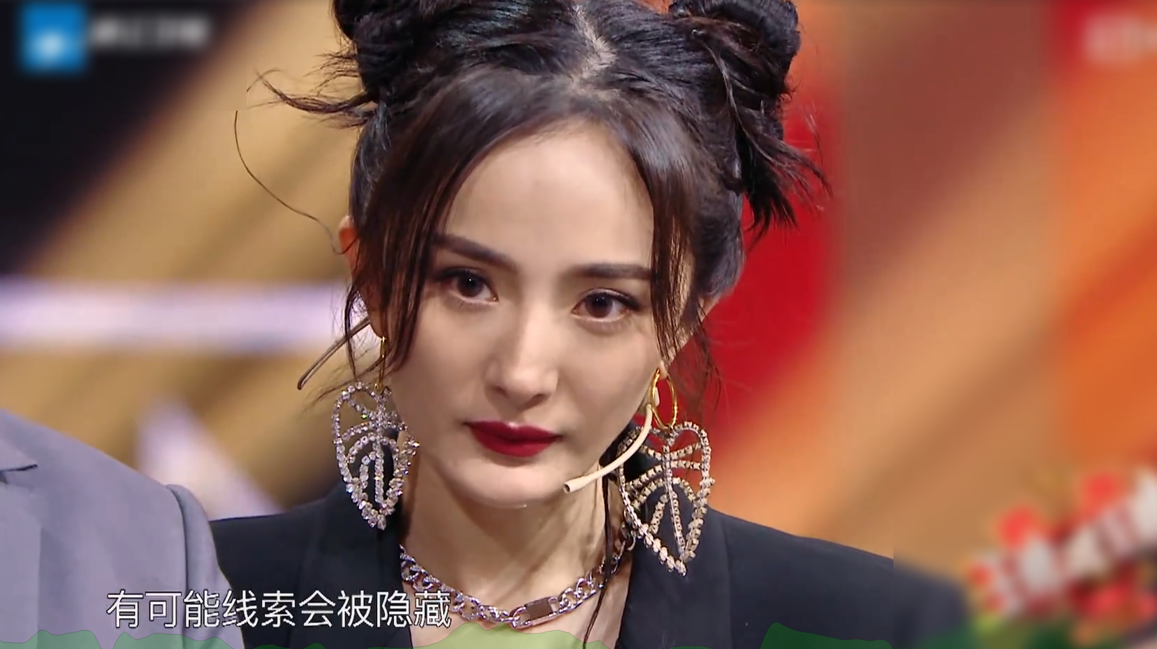 杨幂|《王牌》娱乐圈两大腿精同框，但看清杨幂腿型后，还是关晓彤赢了