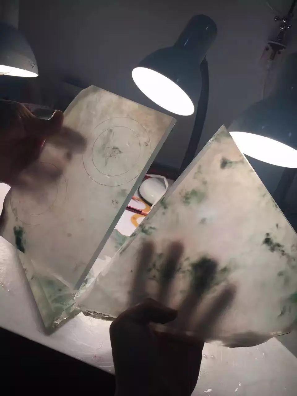 翡翠|一条翡翠玉镯的诞生，你知道她经历了什么吗？