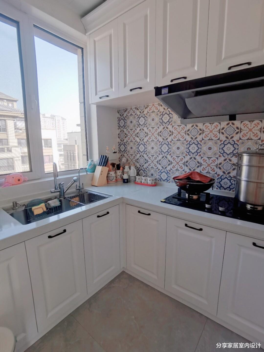 |她家最顶层上下两层的新房，很有空间感，露天阳台做花园真羡慕