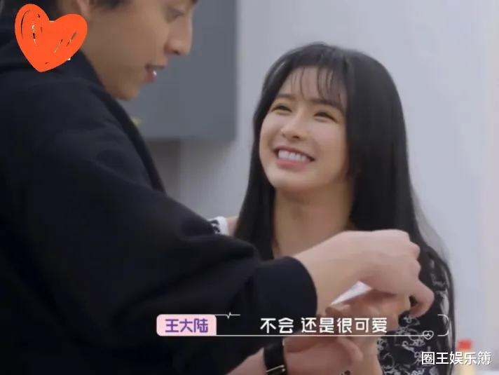 迪丽热巴|蔡卓宜素颜出镜晒美食！面容清瘦眼袋重，网友：失恋吗？