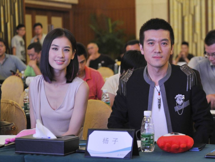 杨子|杨子黄圣依豪宅曝光，紫檀玉器琳琅满目，妈妈开小车在屋里行走