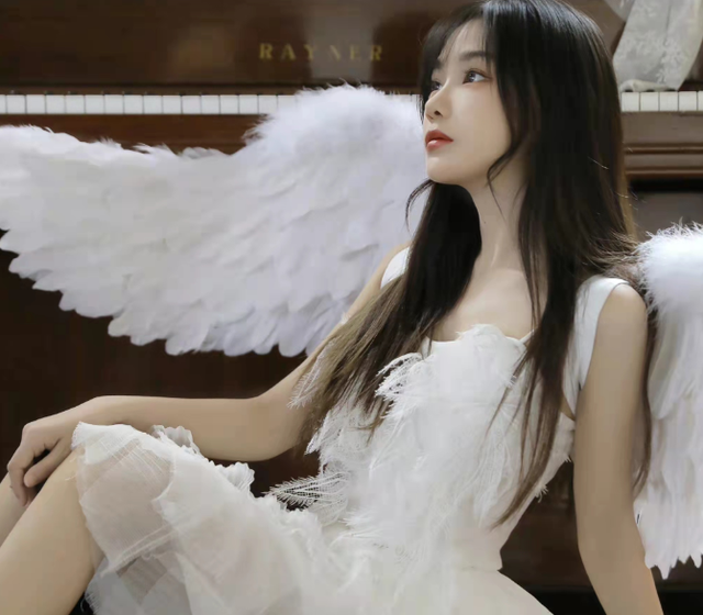 袁泉|三观尽毁！女星苏杉杉深夜自曝被队友长期辱骂，台上亲密台下甩脸子