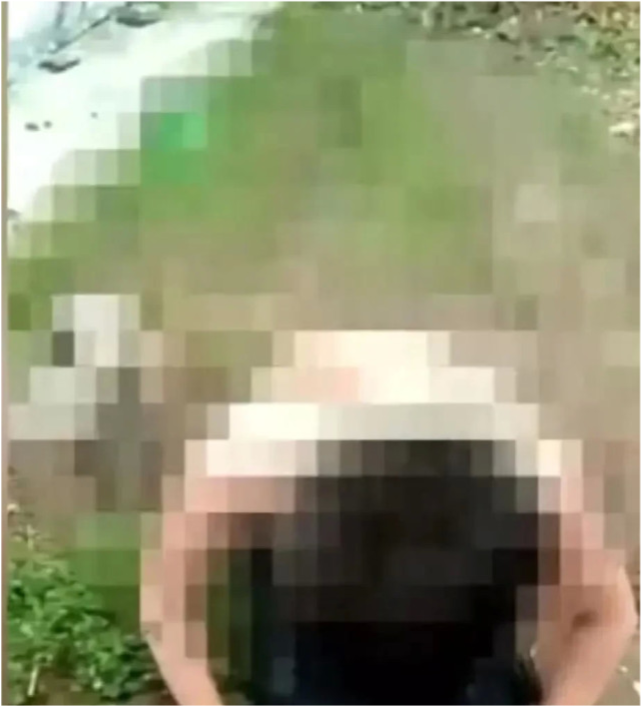 河南 河南：6年级男生群殴同学，脱光男孩上衣，强迫他跪地磕头道歉！