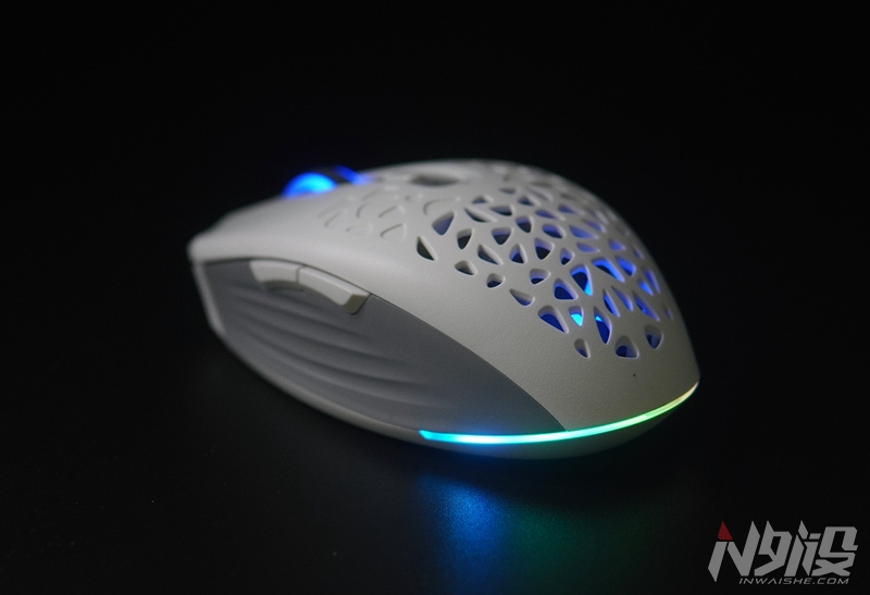 芯片|可换上盖设计 多彩M820猎境者三模无线游戏鼠标体验