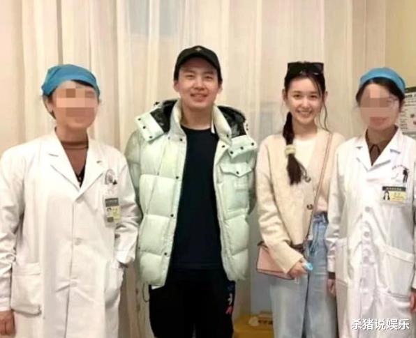 郭麒麟|郭麒麟恋情再添实锤？蒋依依去德云社见王惠，还陪郭麒麟去看病