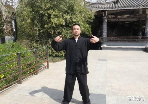 遵生养命 站桩的时候三个部位的感觉令人费解