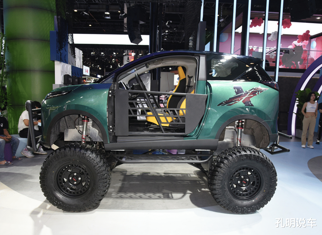 民警 想学长城玩越野?奇瑞“大脚蚁”参展,网友:不怕翻车吗