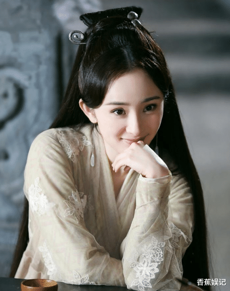 杨幂|杨幂香艳写真曝光，被称是黑历史，本人回应：不后悔，很欣赏