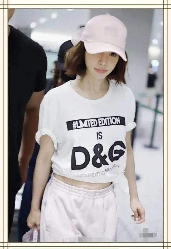 迪丽热巴|当蔡依林与迪丽热巴同穿一件白T，网友：性感和清纯差距一目了然