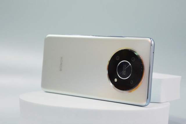 移動電源|1499元起步，榮耀X30真機上手，不吹不黑三個優點一個缺點