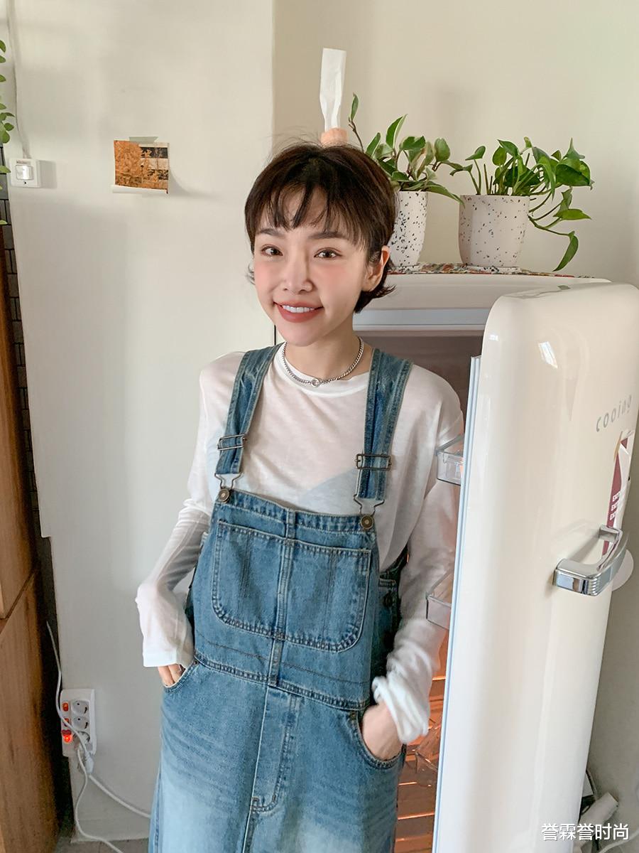 誉霖誉时尚 晚秋流行背带牛仔裙，可以俏可以靓，连秀外慧中的成熟女子可驾驭