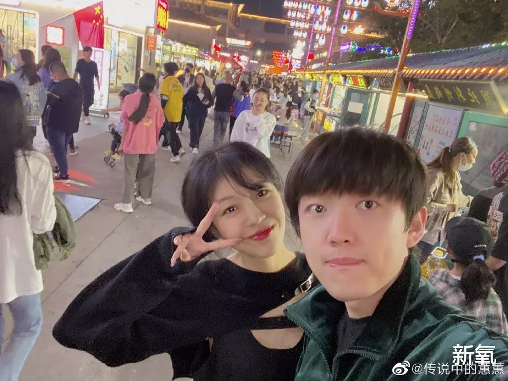 林珊珊|年度最惨新娘？新郎被嘲像路人，闺蜜全副妆造组团晒颜