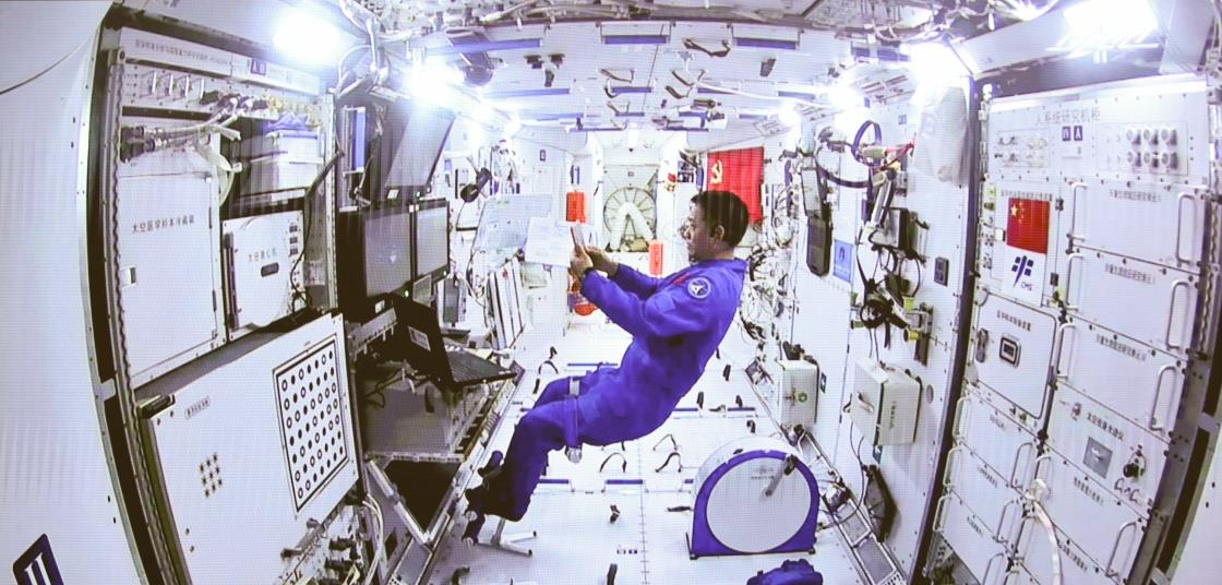 刘伯明 细节！刘伯明回“节点舱”，为何要检查身上有没有多余的物品