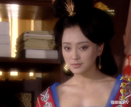 秦岚|42岁秦岚晒怼脸自拍，素颜与化妆无差异，大方公开体重仅有89斤