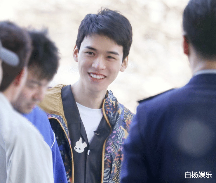 龚俊|龚俊录制《极挑7》生图曝光，真实颜值引争议，我却被邓伦吸引了