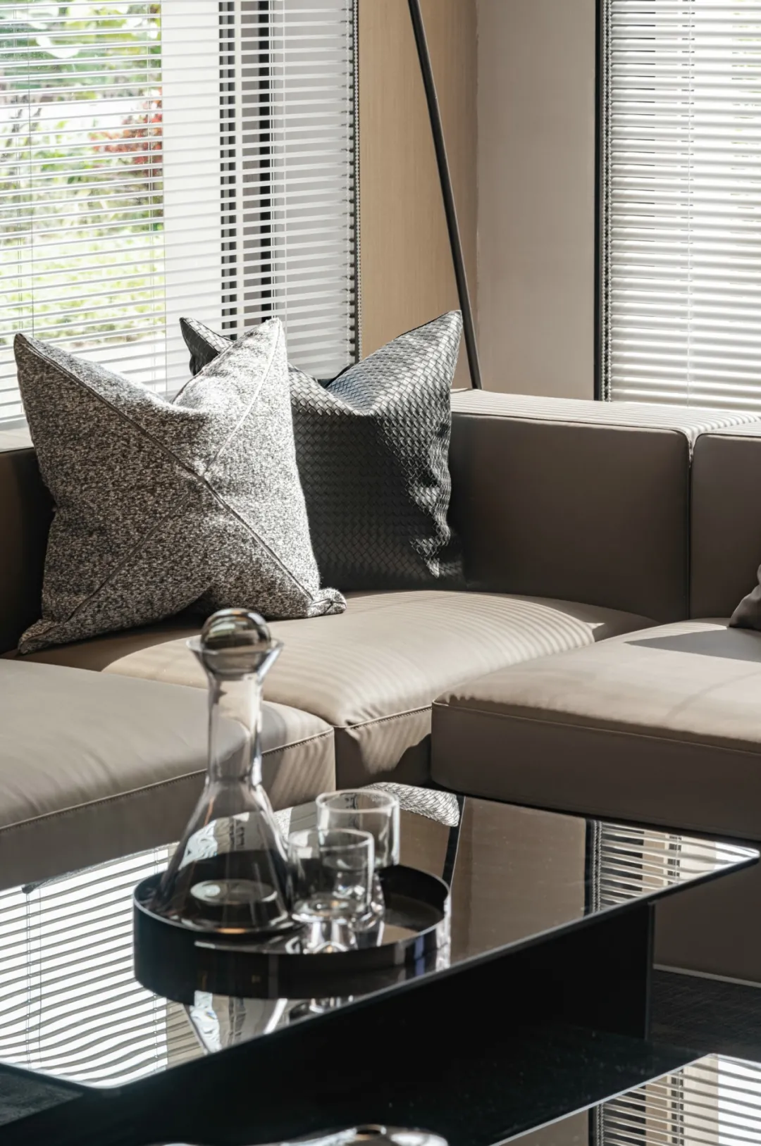 180m2现代极简丨朴素的空间设计,也让生活简约温馨舒适!