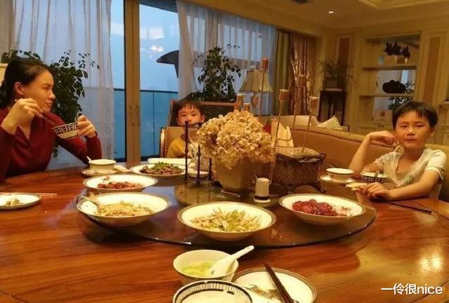 一伶很nice|林生斌事件的新细节！墙上发现黑手印，莫焕晶事先准备了逃生梯子