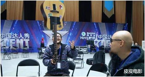 皮皮电影 因唱了3首歌,播放破亿,登上热搜,这个农村小伙什么来头?