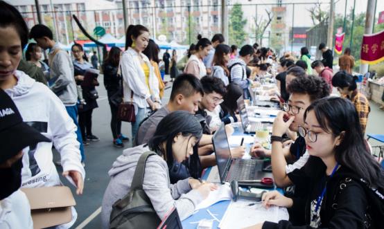 一更育儿|读大学选择省内好还是省外好？两者区别明显，别等毕业了才后悔