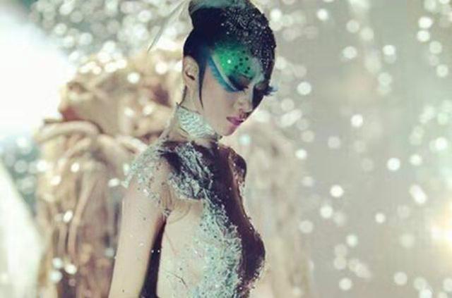 無名可取 杨丽萍一生风光无限,62岁的她却一直戴着帽子,这隐情有点大