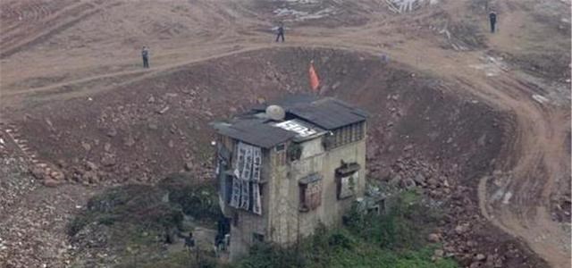 烧酒喵喵 湖北“执拗”钉子户，自称给1亿也不拆，断水断电5年终无悔