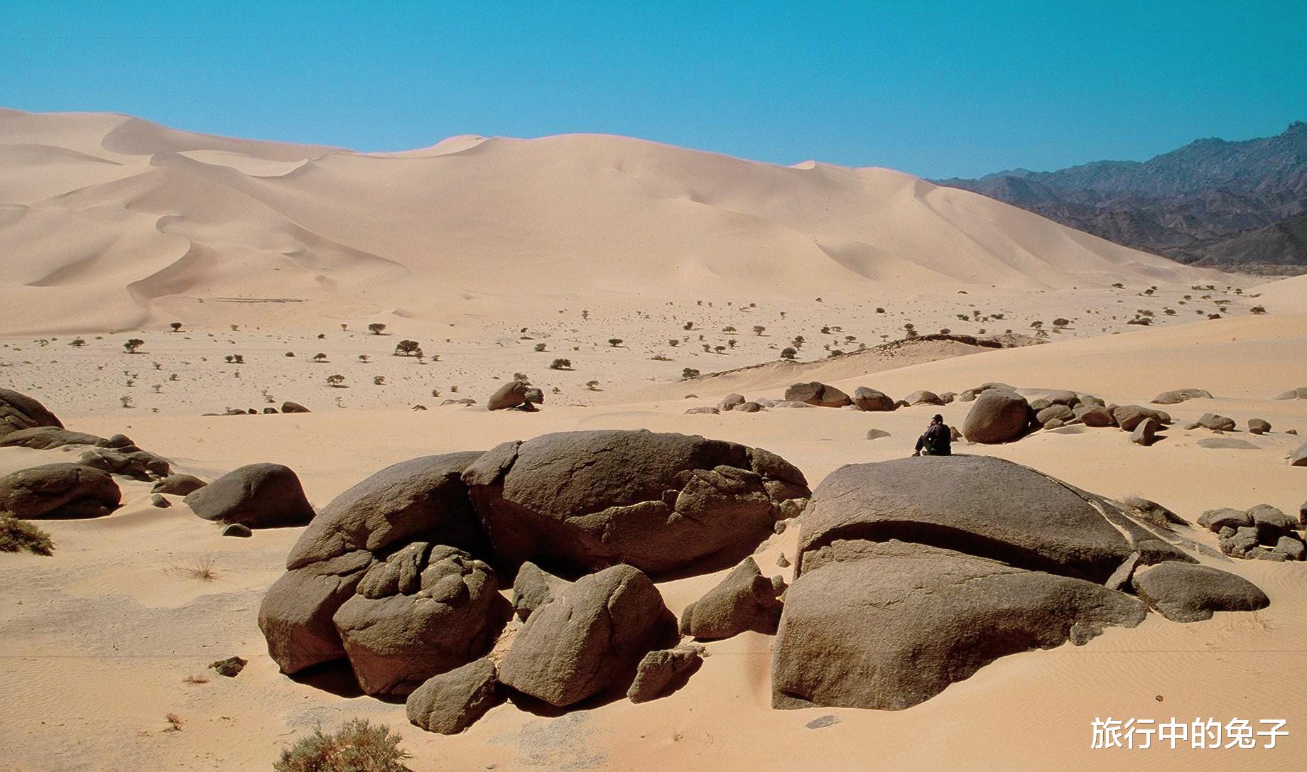 撒哈拉沙漠 撒哈拉的沙子平均深度为150米，下面有些什么？