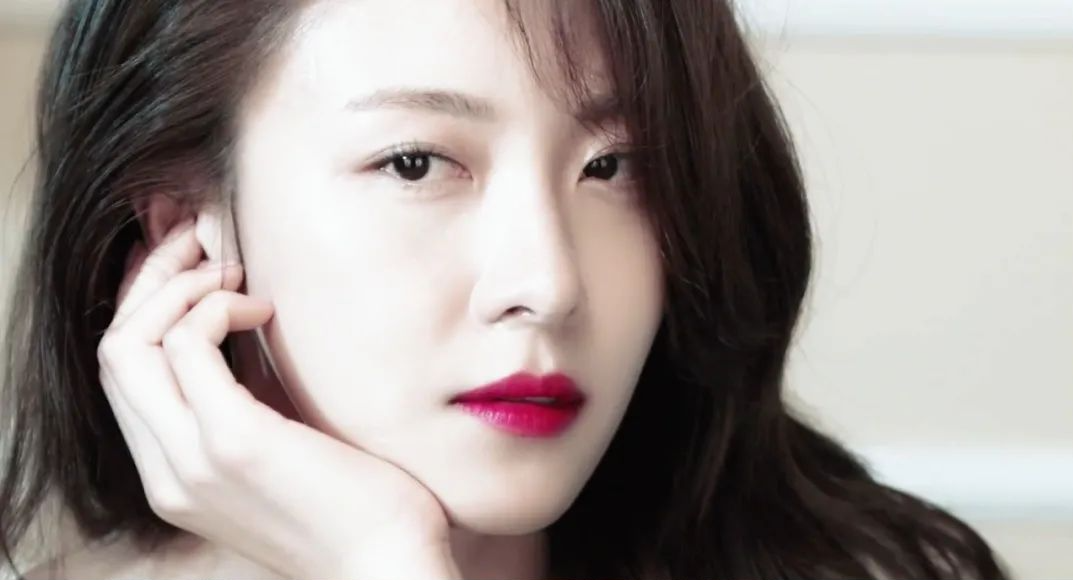 河智苑|突发抑郁，画风诡异，又来一个崔雪莉？