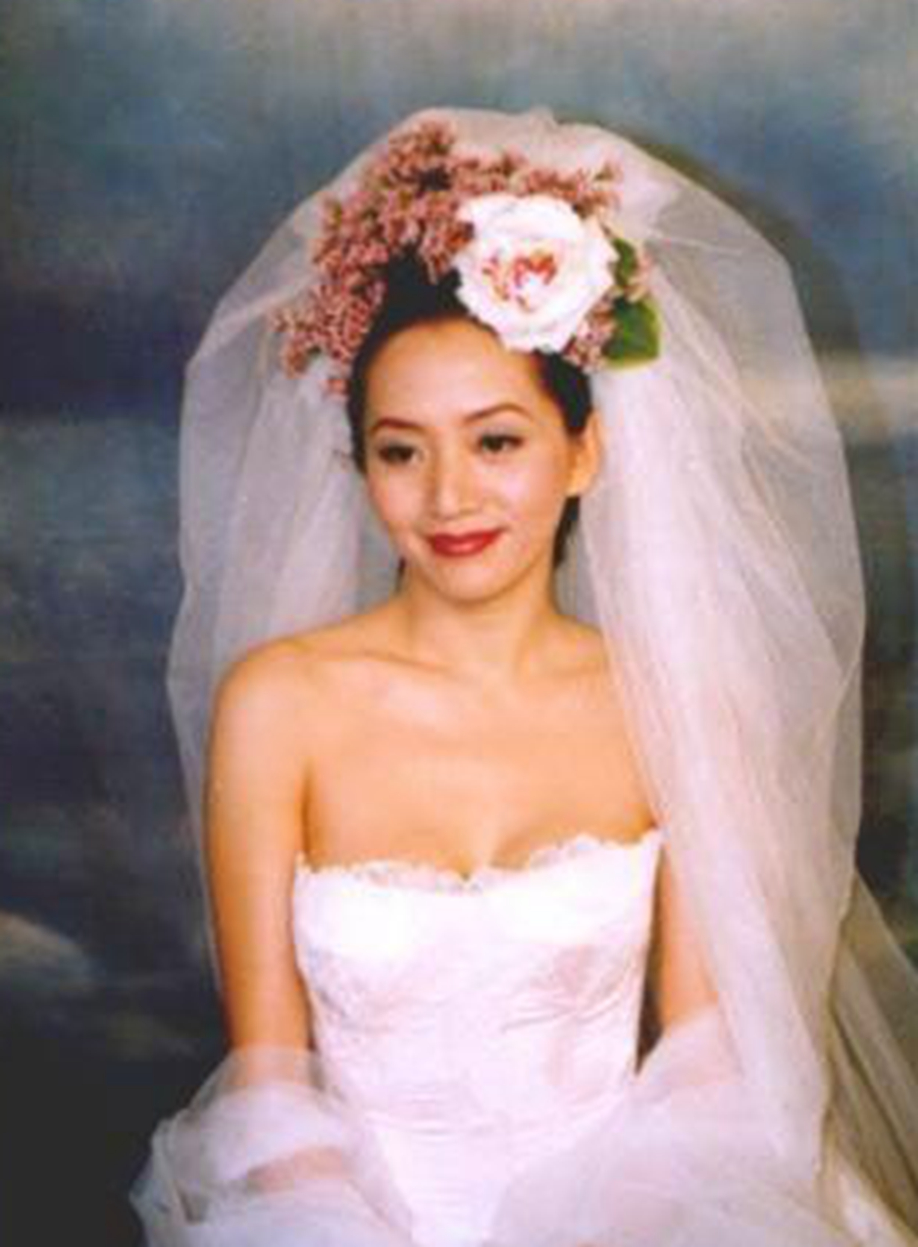 梅艳芳|几十次整容变“梅艳芳”，四处捞金月入十万，刘德华见她崩溃大哭