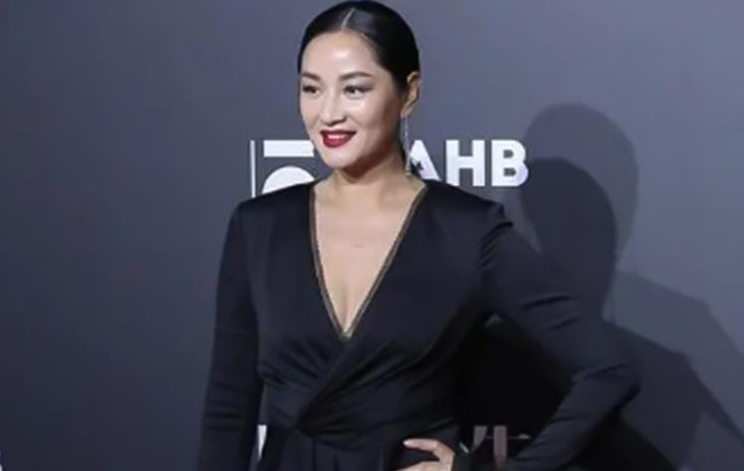 王祖贤|王祖贤30年前在故宫拍广告，谁注意后面的群演？如今已是当红明星