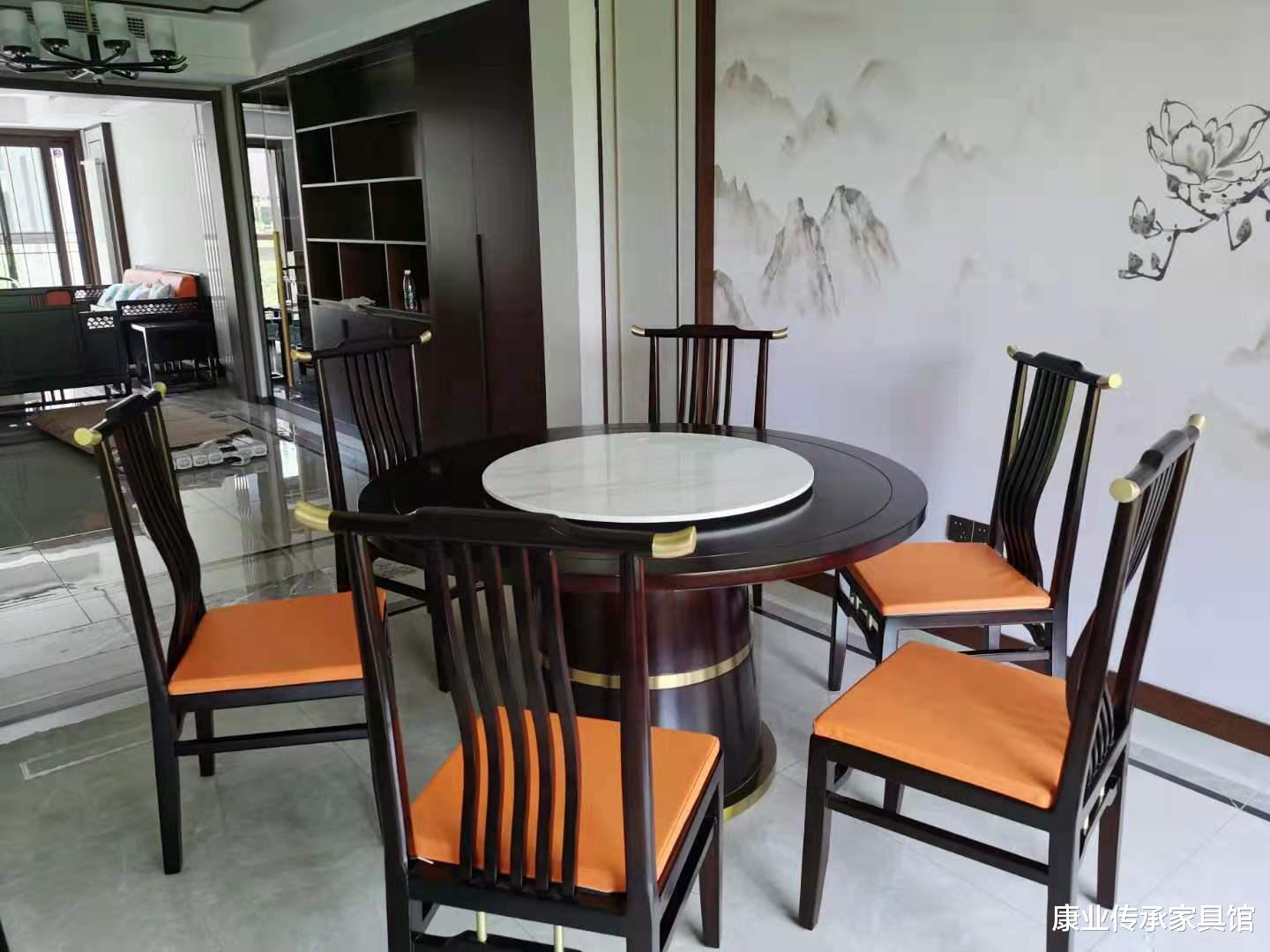 现代新中式风格，让家居呈现出沉稳优雅的意境之美