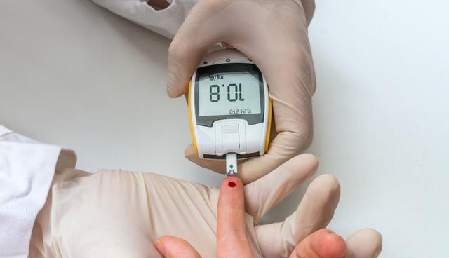 血糖|血糖偏高不能吃鸡蛋?医生提醒:若想稳定血糖,3种食物要少吃