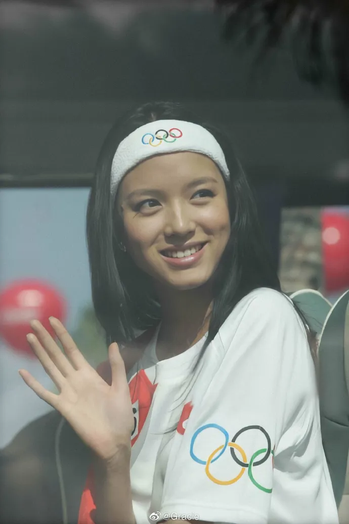 张梓琳|怀孕6月上春晚，艳压奚梦瑶，拒嫁30亿豪门：她才是人生赢家！