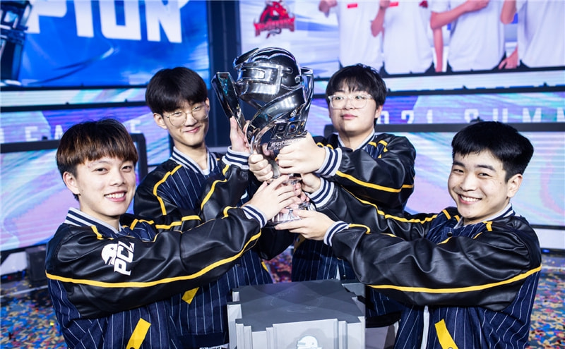 pcl|五支PCL队伍会师周中赛首日，小北加持生日BUFF，MCG或将一局下班