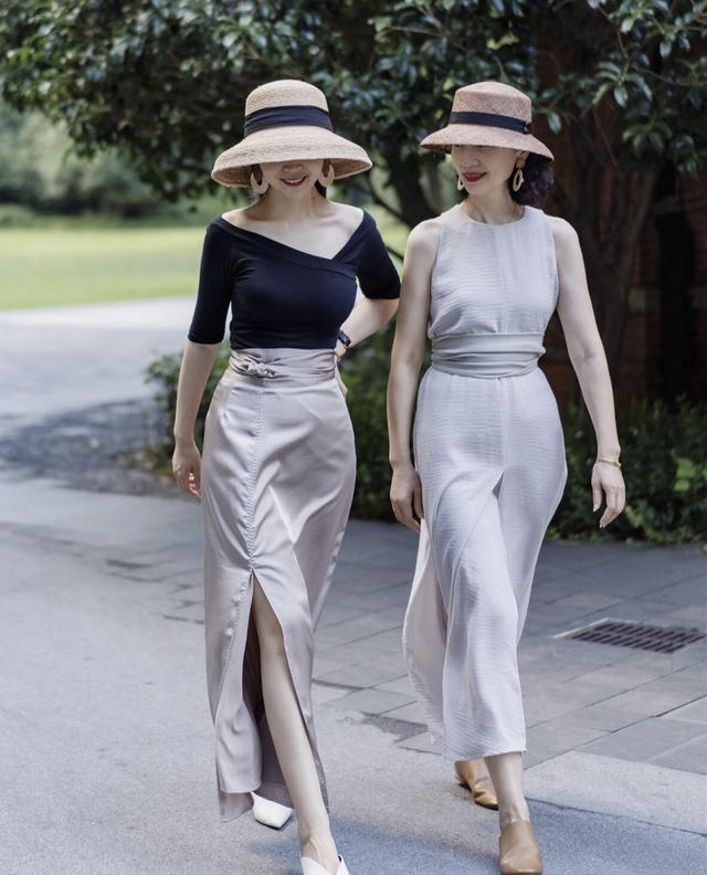 潮帮先生|暑期度假怎么穿才时髦上照？跟三木母女这样穿，每套都值得照搬
