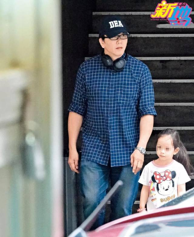 温兆伦|57岁的温兆伦，从多情男变身专一丈夫，小20岁娇妻长相貌美如少女