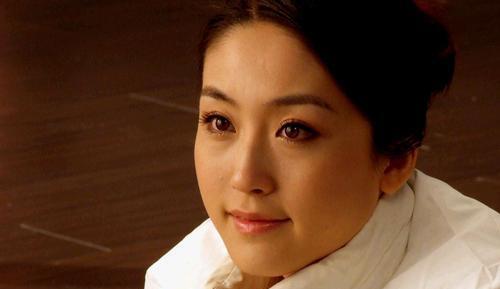 周美毅|周美毅被骗婚生子，母亲离世当天小三登堂入室，至今再未见过孩子