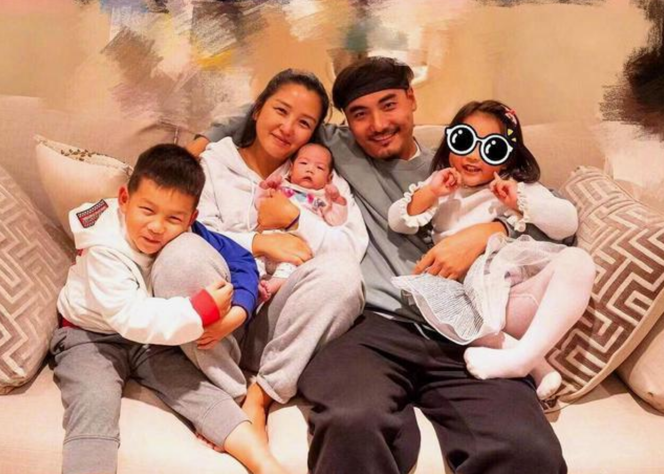 林志颖|何洁被曝失业独自拉扯四个娃，晒一家五口同框视频，力破婚变谣言