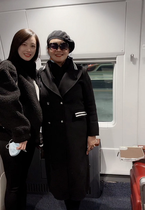 山口百惠|汪小菲恢复单身后,妈妈连开两场直播送福利,透露汪小菲离婚后现状