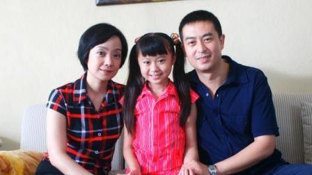 张嘉益|成名后的张嘉译花了7000万给妻子王海燕买了栋别墅，花了200万买辆豪车