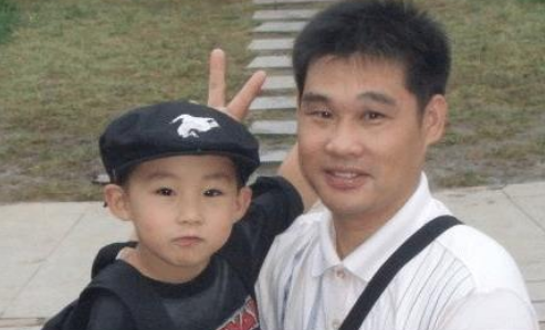 侯高俊杰|9岁与周杰伦登春晚，父母为培养他卖房子，侯高俊杰后来咋样了？