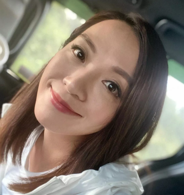 各抒己见 47岁的陈炜过档TVB已9年,演技过硬却不得重用,实在可惜!