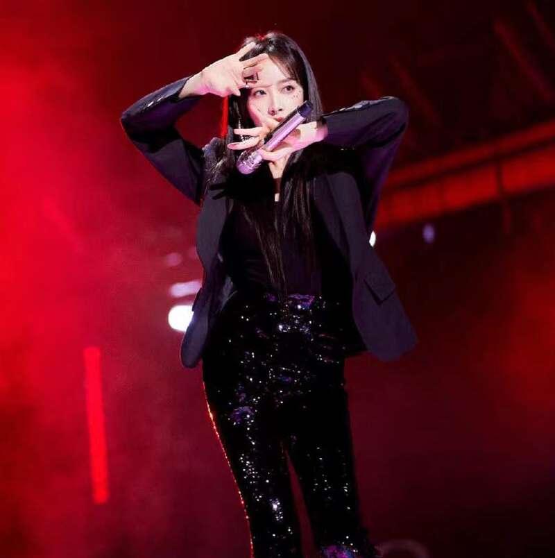 关晓彤|礼服全数翻车？杨幂、Angelababy、关晓彤，谁的礼服穿搭完胜