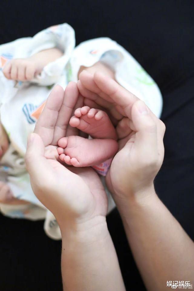 苗苗|郑恺晒老婆健身照，夸赞：大长腿！苗苗露腰暴产后真实状态