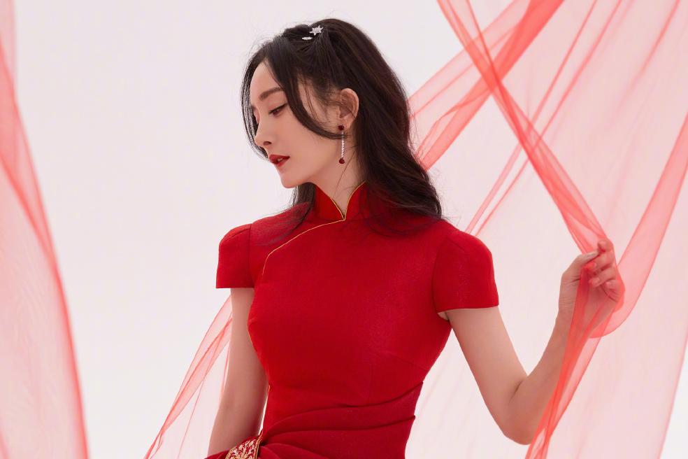 杨幂|杨幂晒瑜伽照被指有伤风化?粉丝怒怼心里脏,看什么都不干净