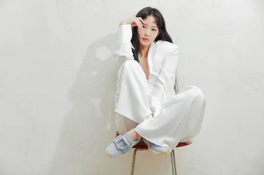 韩艺瑟|“财阀千金”韩艺瑟：无谓男友曾是“牛郎”，开直播怒斥爆料者