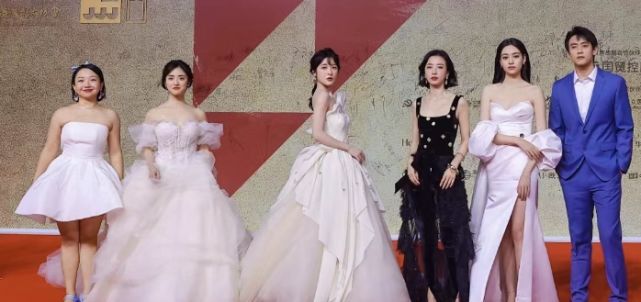 徐娇|“星女郎”徐娇自曝因肿瘤消失六年，如今再演戏只能做配