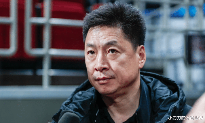 上海男篮|300万！李春江拿CBA最高年薪，未来打造四小虎+两超巨的王炸阵容