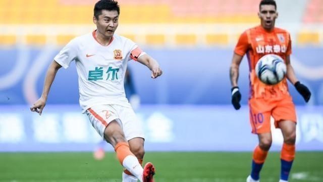 冉昊腾星座屋 泰山队2比0胜武汉一只脚迈进足协杯四强，郝伟下半时调整见功效