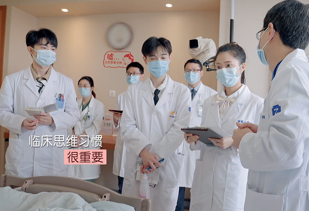 令人心动的offer第三季|《令人心动的offer3》现场考核窒息 职场潜规则细致 网友：领导夹菜你转桌